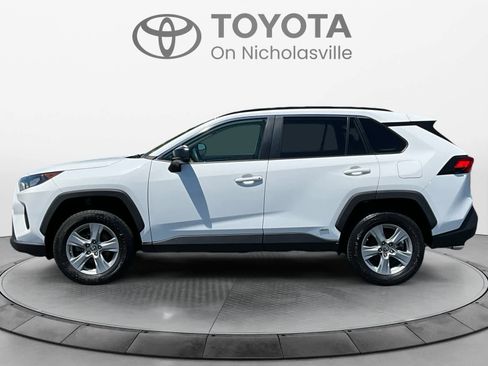 Used 2022 Toyota RAV4 LE AWD/4WD image 3