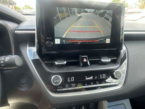 Used 2025 Toyota Corolla Cross XLE FWD image 27