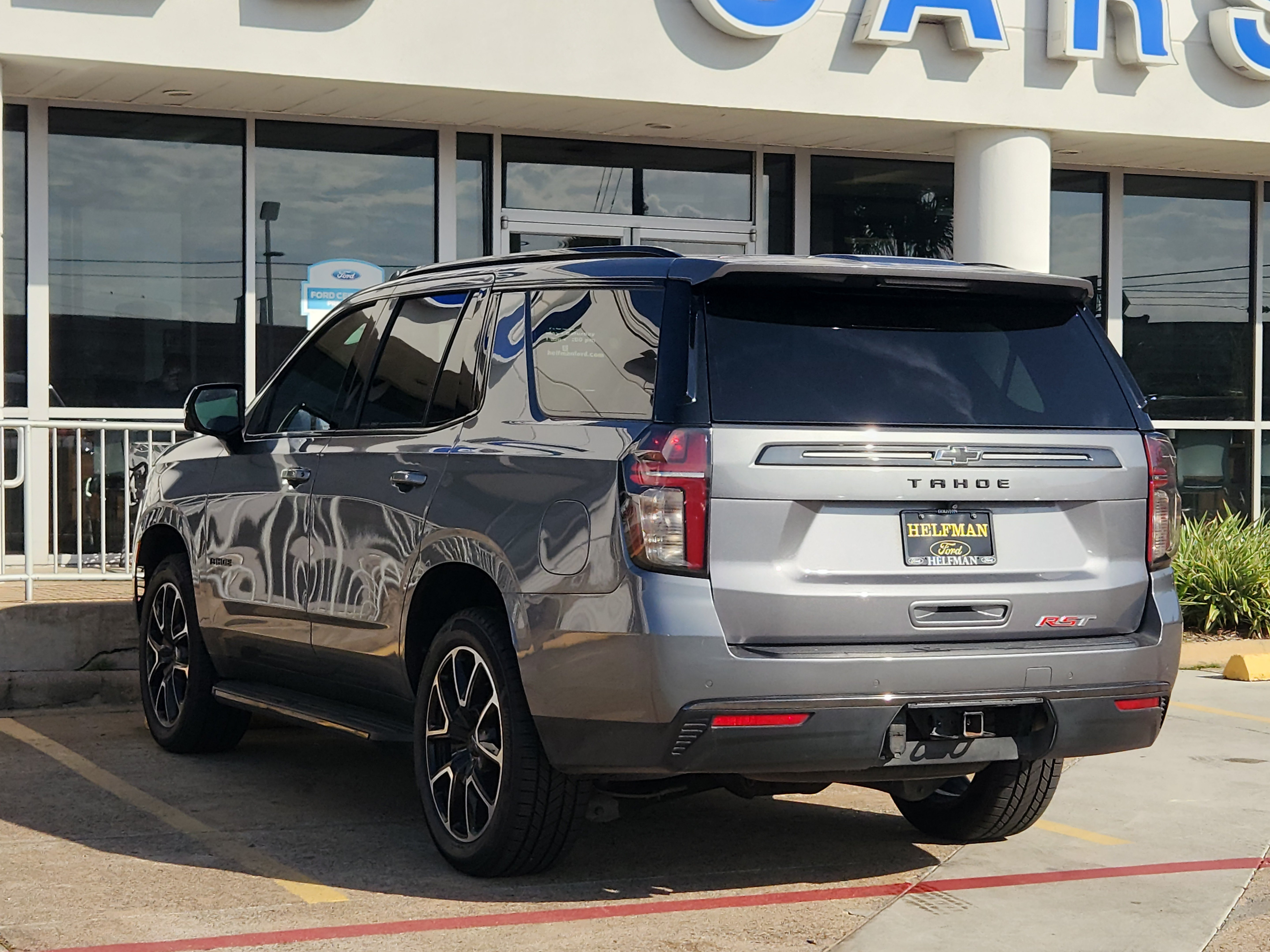 Used 2022 Chevrolet Tahoe RST w/ Luxury Package RWD image 4