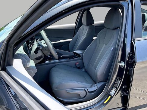 Used 2021 Hyundai Elantra SE FWD image 7