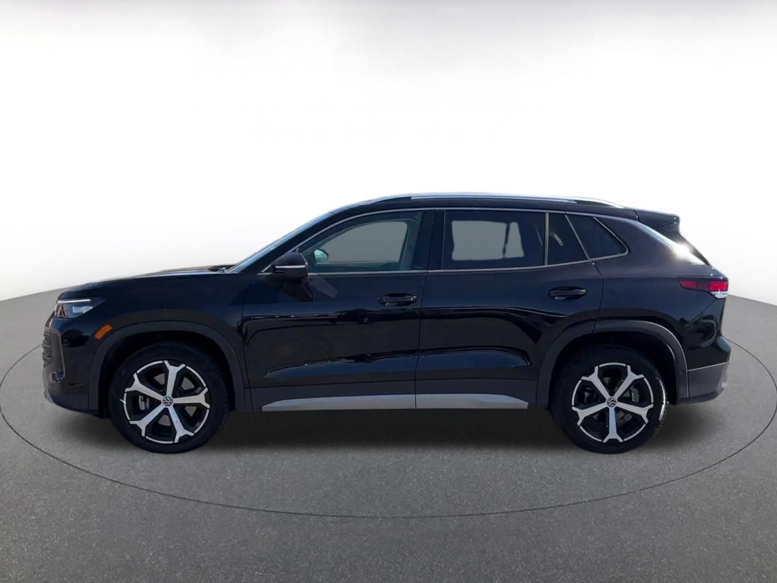 Used 2026 Volkswagen Tiguan SE AWD/4WD image 8