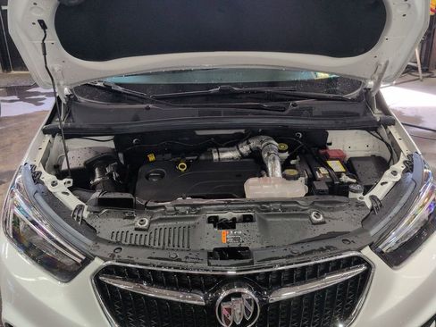 Used 2022 Buick Encore Preferred AWD/4WD image 17
