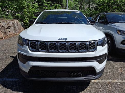Used 2025 Jeep Compass Sport AWD/4WD image 2