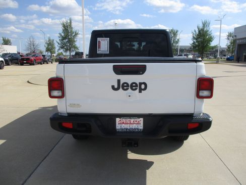 Used 2022 Jeep Gladiator Sport AWD/4WD image 4