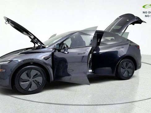 Used 2026 Tesla Model Y AWD image 14