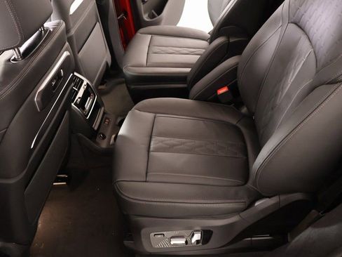 New 2026 BMW X7 M60i image 12