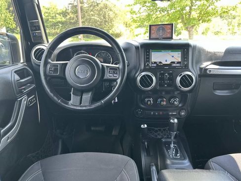 Used 2015 Jeep Wrangler Unlimited Rubicon AWD/4WD image 22