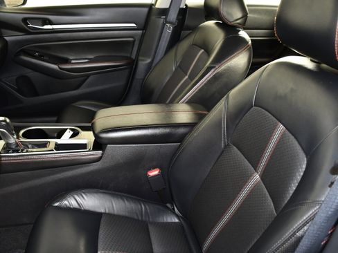 Used 2024 Nissan Altima 2.5 SR FWD image 35