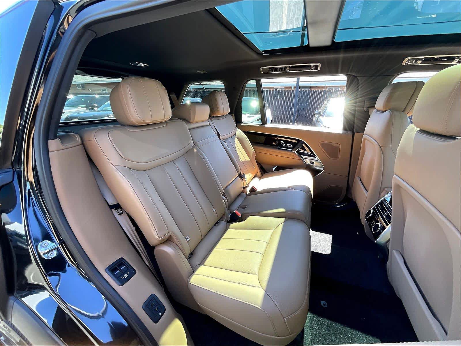 New 2026 Land Rover Range Rover Long Wheelbase SE AWD/4WD image 26