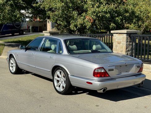 Used 2002 Jaguar XJ8 image 24