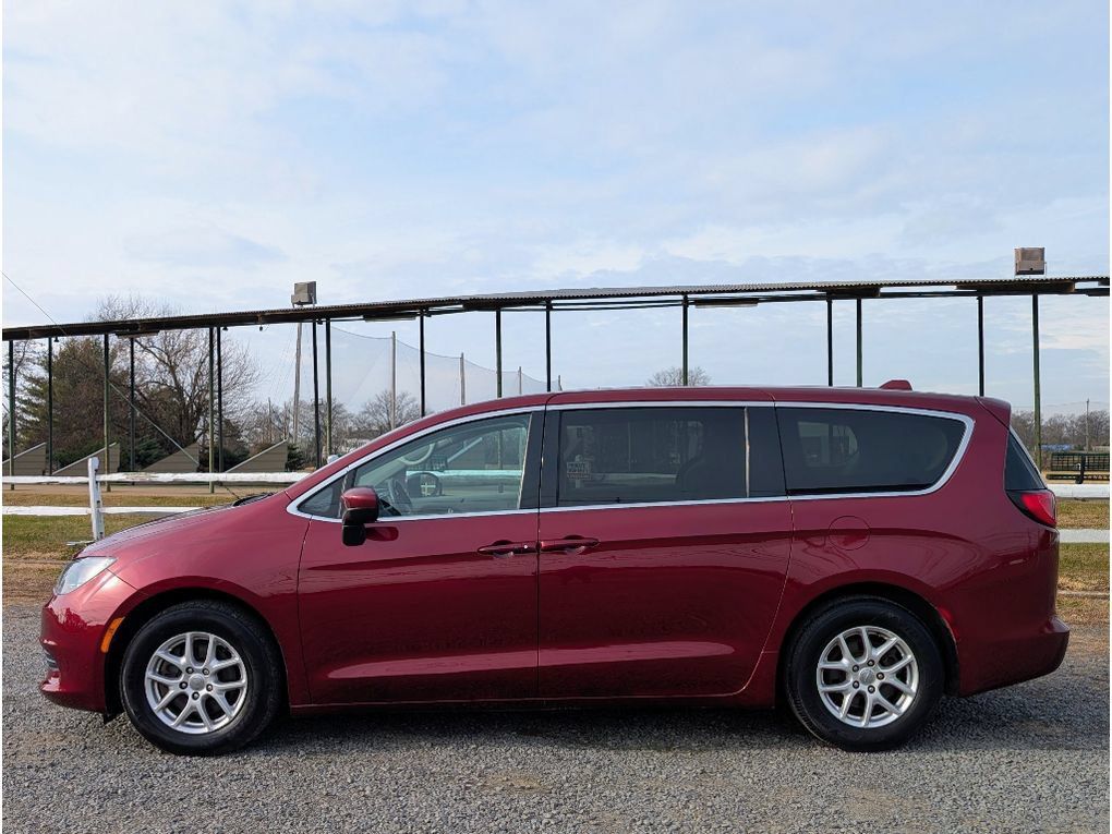 Used 2018 Chrysler Pacifica LX FWD image 4