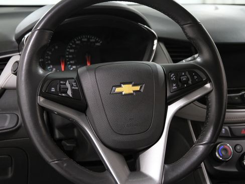 Certified 2022 Chevrolet Trax LT w/ LT Convenience Package image 7