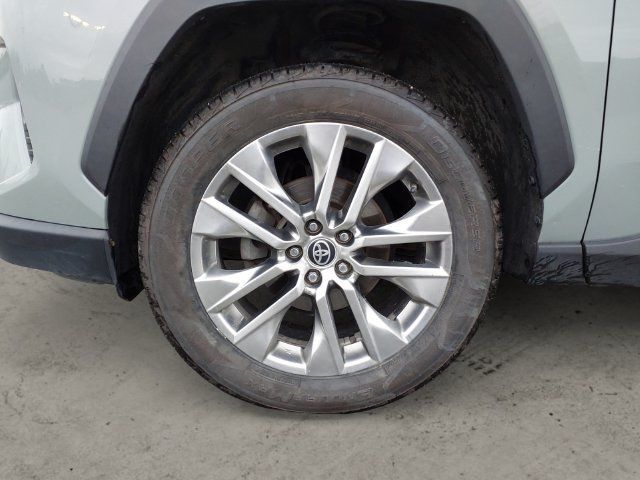 Used 2021 Toyota RAV4 XLE Premium AWD/4WD image 9