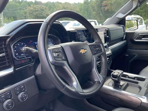 Used 2023 Chevrolet Silverado 1500 LTZ w/ Z71 Off-Road Package AWD/4WD image 7