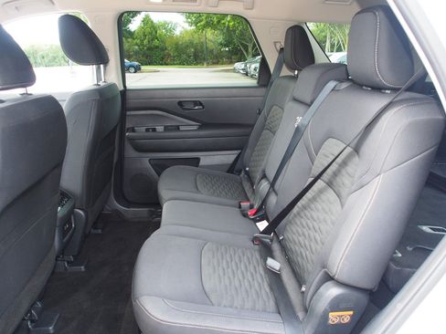 Used 2025 Nissan Pathfinder SV FWD image 21
