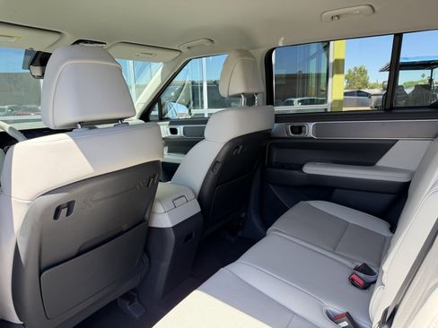 Used 2025 Hyundai Santa Fe SEL FWD image 32