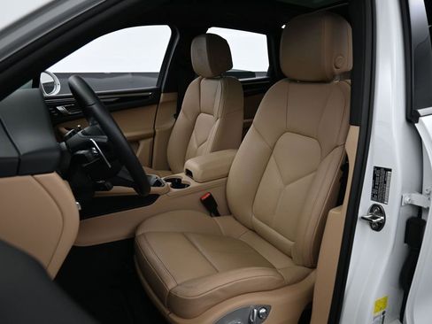 Used 2025 Porsche Macan AWD/4WD image 5