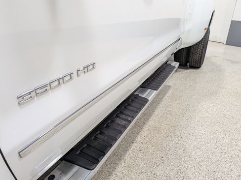 Used 2018 GMC Sierra 3500 SLT w/ Driver Alert Package AWD/4WD image 9