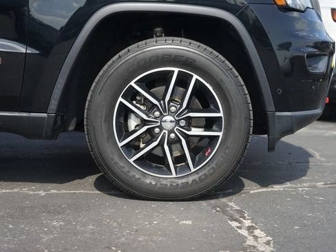 Used 2018 Jeep Grand Cherokee Trailhawk AWD/4WD image 4