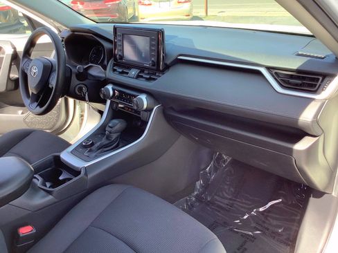 Used 2021 Toyota RAV4 LE AWD/4WD image 36