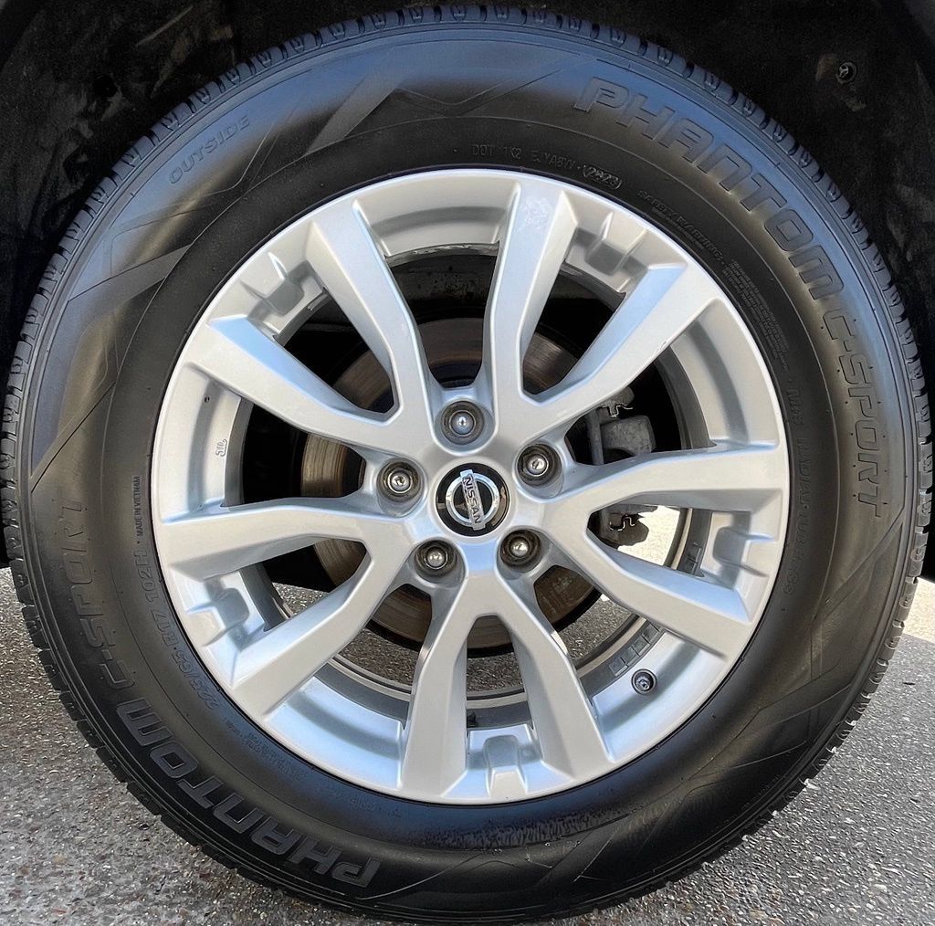 Used 2017 Nissan Rogue SV FWD image 11