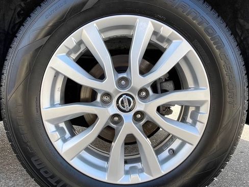Used 2017 Nissan Rogue SV FWD image 11