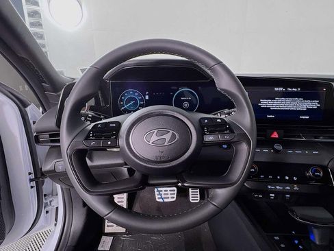 New 2025 Hyundai Elantra SEL image 8