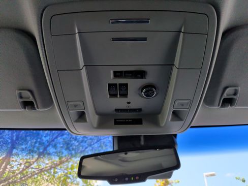 Used 2019 Chevrolet Tahoe Premier RWD image 32