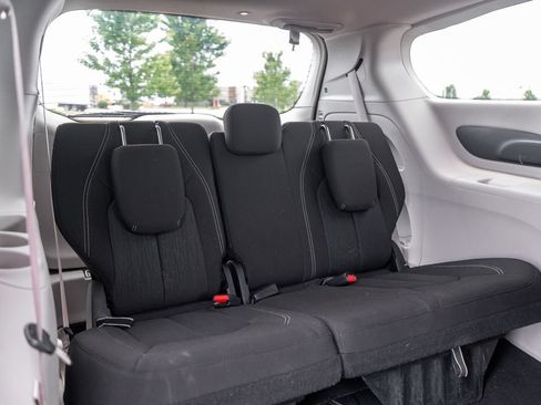 Used 2023 Chrysler Voyager LX FWD image 15