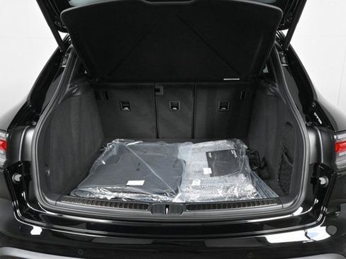 Certified 2025 Porsche Macan image 22
