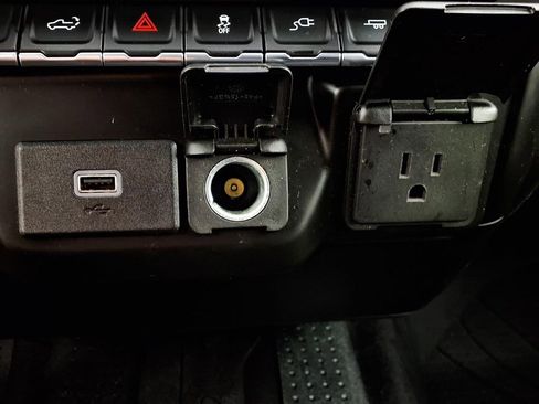 Used 2020 Chevrolet Silverado 1500 Custom w/ Custom Value Package RWD image 23