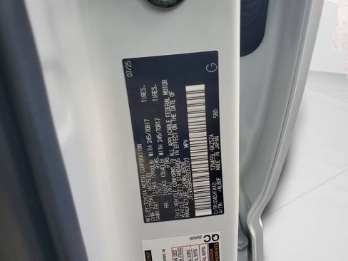 Certified 2025 Toyota 4Runner SR5 AWD/4WD image 2