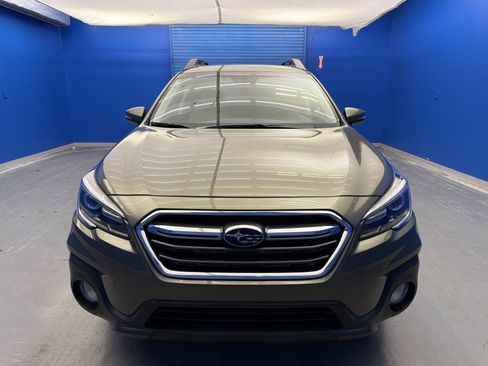 Used 2018 Subaru Outback 2.5i Limited image 3