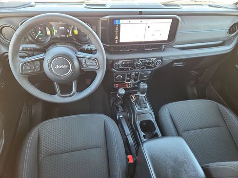 Certified 2025 Jeep Wrangler Unlimited Rubicon 4xe w/ Convenience Group AWD/4WD image 9