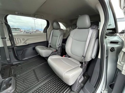 Used 2021 Toyota Sienna XLE image 43