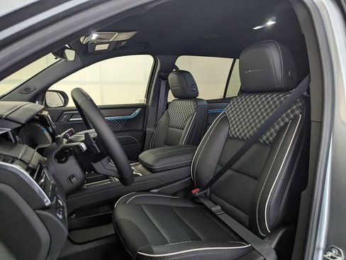 New 2026 GMC Acadia Denali w/ Super Cruise Package image 5