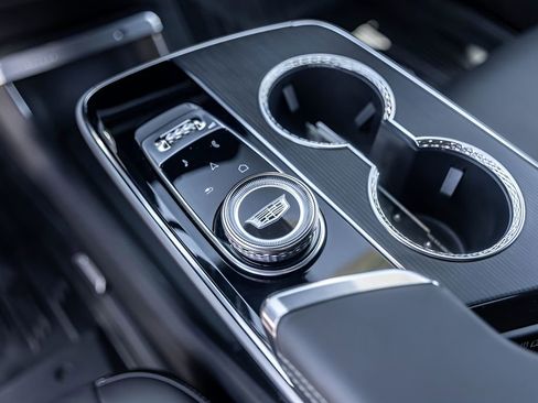 Certified 2025 Cadillac Lyriq Luxury w/ LPO, Floor Liner Package AWD/4WD image 20