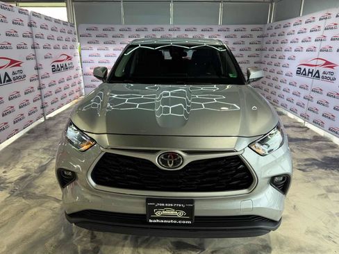 Used 2023 Toyota Highlander LE FWD image 3