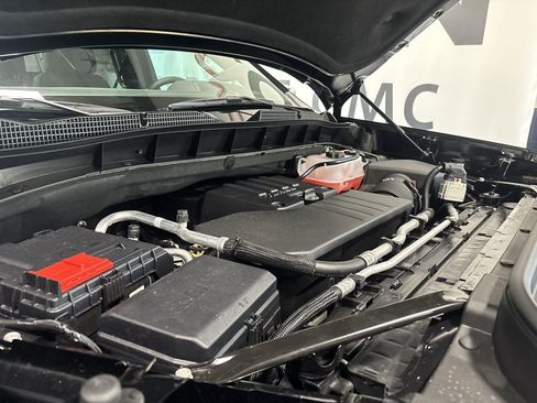 New 2026 GMC Sierra 1500 SLE image 3