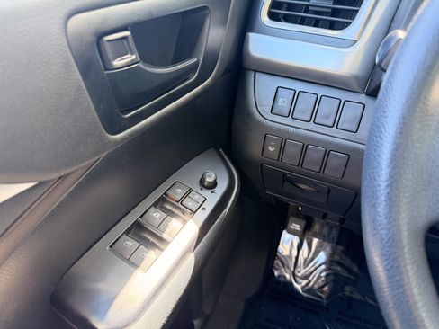 Used 2019 Toyota Highlander LE FWD image 20