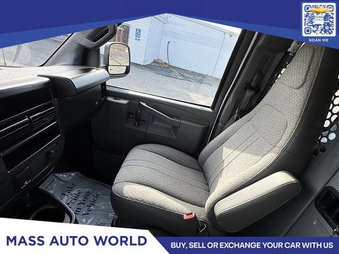 Used 2019 Chevrolet Express 3500 w/ Driver Convenience Package image 17