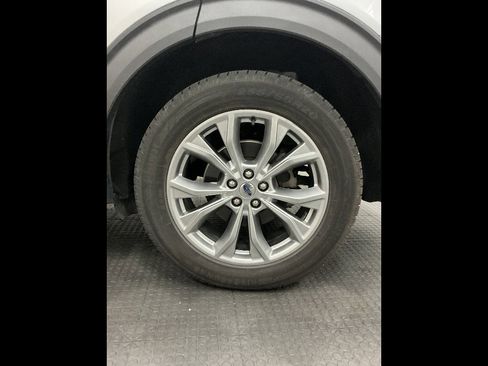 Used 2021 Ford Explorer XLT w/ Equipment Group 202A AWD/4WD image 40