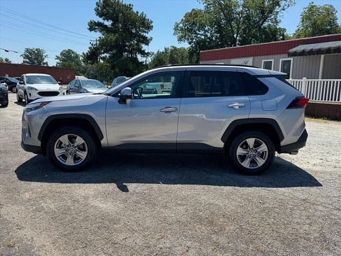 Used 2022 Toyota RAV4 XLE AWD/4WD image 6