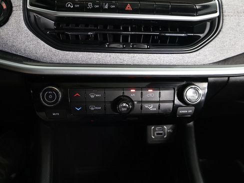 Used 2024 Jeep Compass Latitude w/ Sun and Sound Group AWD/4WD image 48
