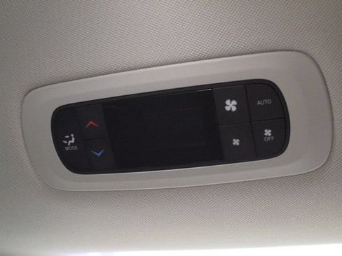 Used 2024 Chrysler Pacifica Touring-L FWD image 12
