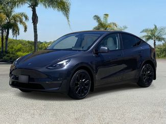 Used 2024 Tesla Model Y Long Range AWD/4WD video 1