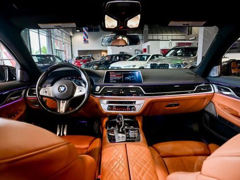 Used 2022 BMW 750i xDrive w/ Luxury Rear Seating Package AWD/4WD image 39