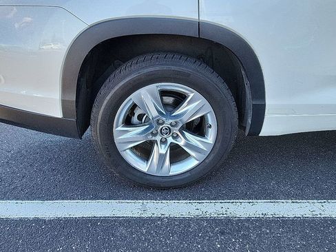 Used 2018 Toyota Highlander Limited FWD image 9