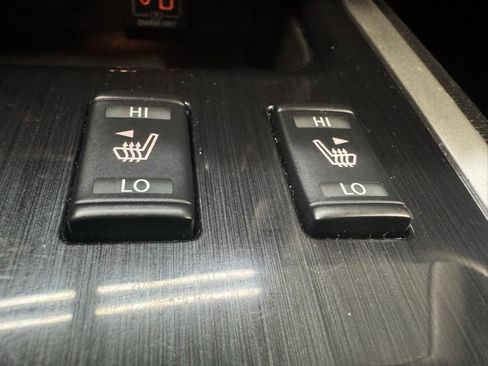 Used 2019 Nissan Pathfinder SV image 24