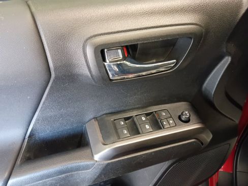 Used 2022 Toyota Tacoma TRD Off-Road w/ Technology Package AWD/4WD image 36